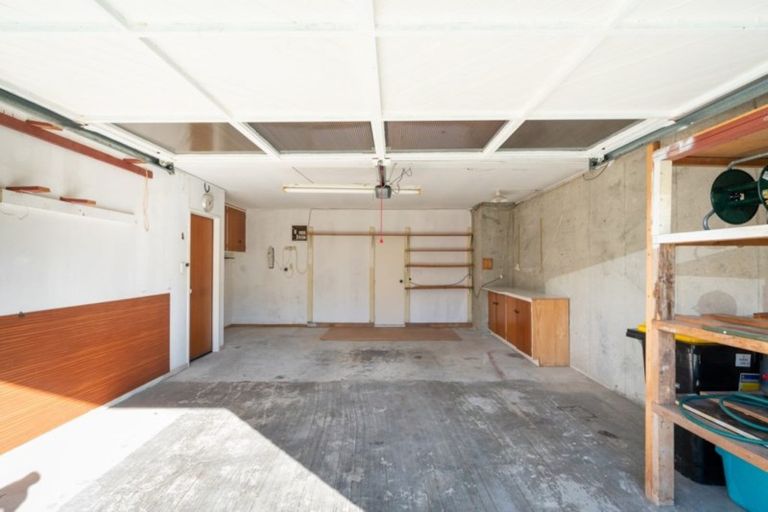 Photo of property in 1b Westview Grove, Miramar, Wellington, 6022