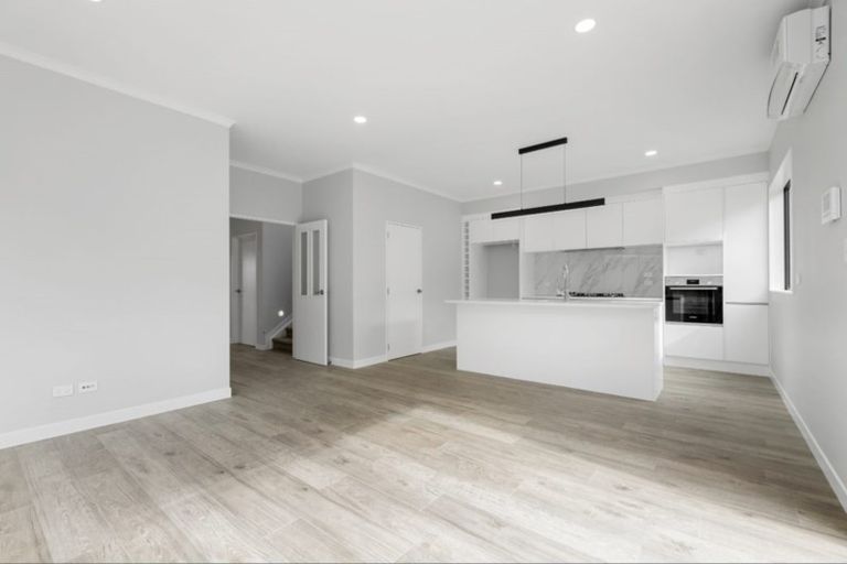 Photo of property in 104 Godfrey Drive, Orewa, 0931