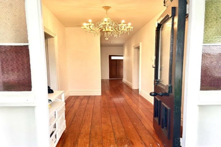 Photo of property in 13 Pukenui Street, Strandon, New Plymouth, 4312