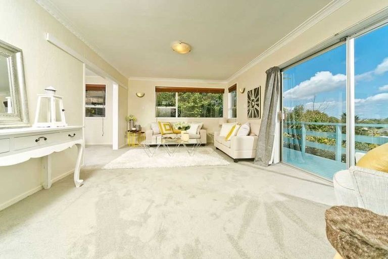 Photo of property in 2/12 Datura Place, Sunnynook, Auckland, 0620