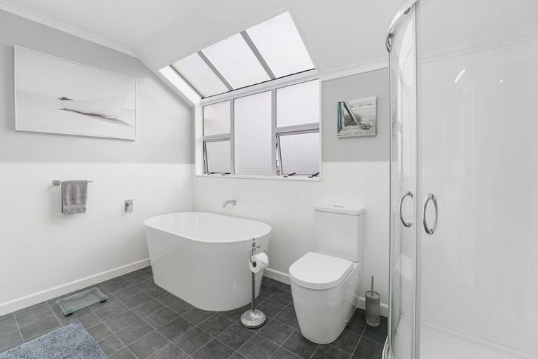 Photo of property in 25 Utauta Street, Waikanae, 5036