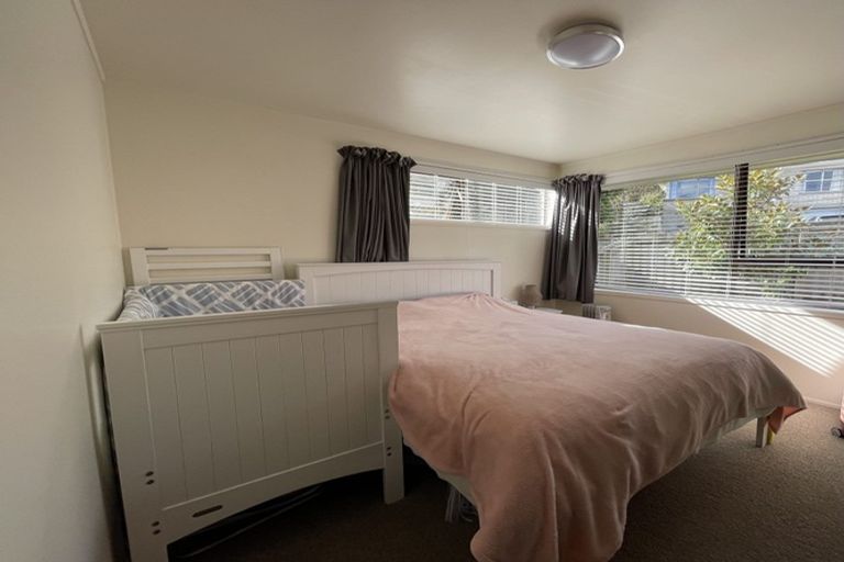 Photo of property in 1/16a Camrose Place, Glenfield, Auckland, 0629