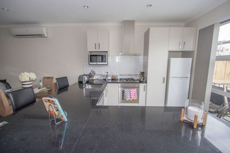 Photo of property in 17 Hakawai Avenue, Takanini, 2112