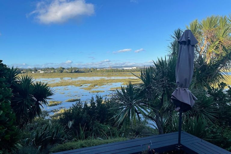 Photo of property in 2/40 Saxon Street, Waterview, Auckland, 1026