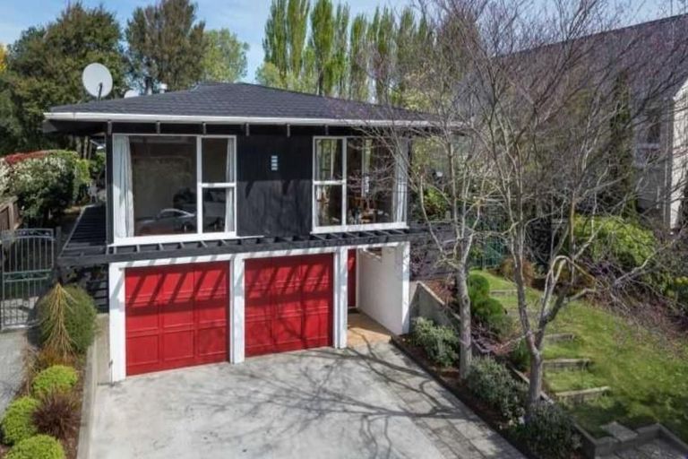 Photo of property in 19 Highfield Place, Avonhead, Christchurch, 8042