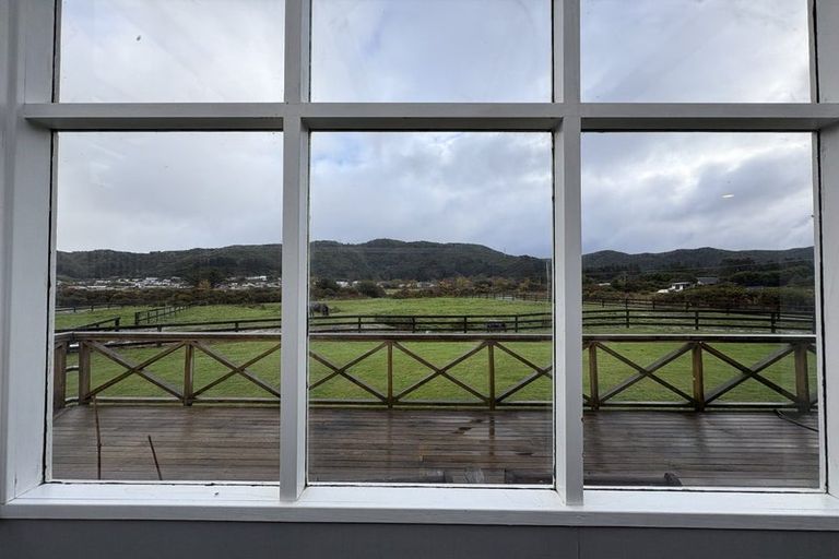 Photo of property in 112 Upper Fitzherbert Road, Wainuiomata, 5373