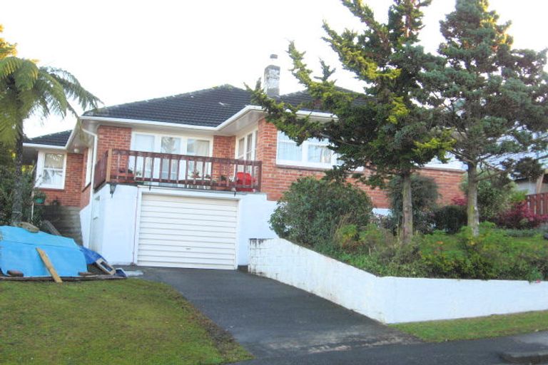 Photo of property in 4 Brouder Place, Hillpark, Auckland, 2102
