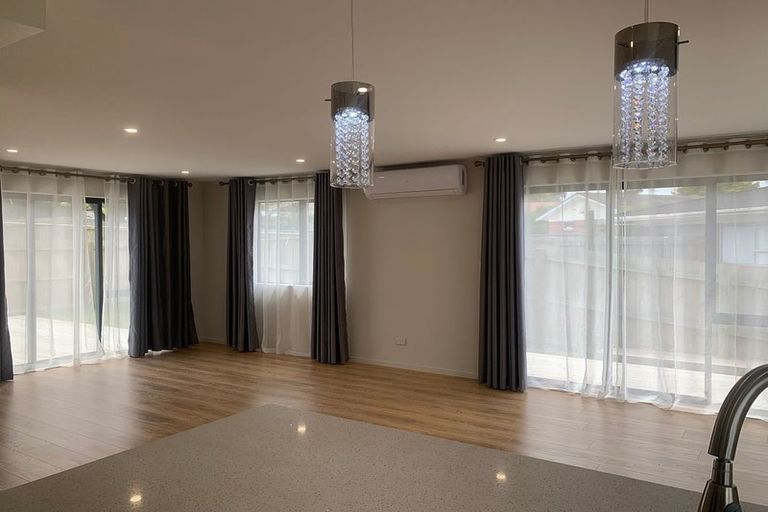 Photo of property in 98 Cardiff Road, Pakuranga, Auckland, 2010