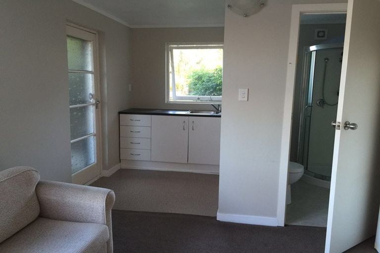 Photo of property in 17 Chelsea View Drive, Chatswood, Auckland, 0626