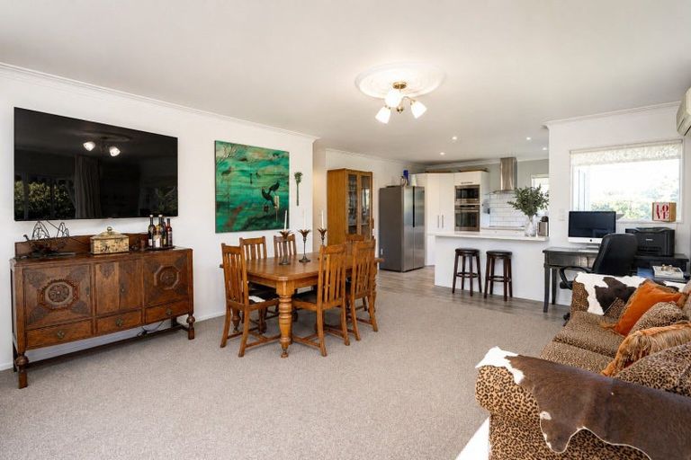 Photo of property in 2 Fern Grove, Taradale, Napier, 4112