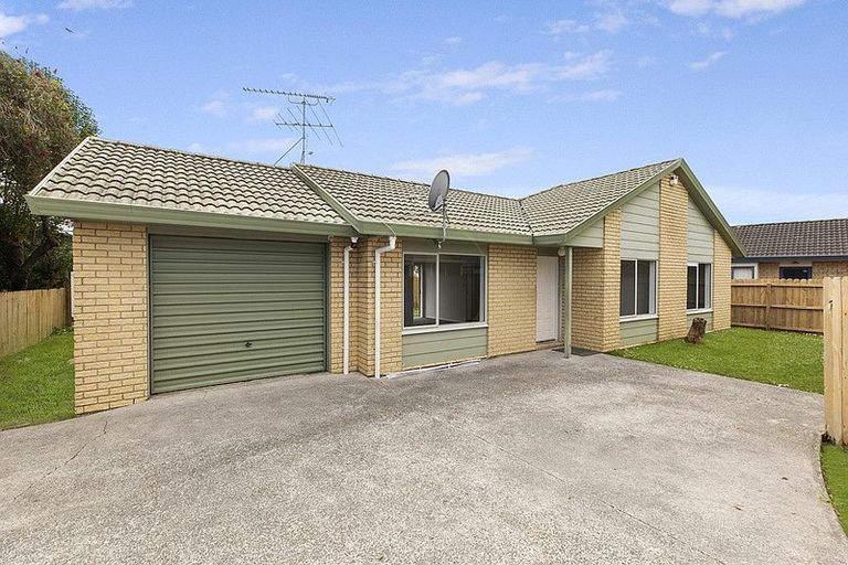 Photo of property in 2/24 Horlicks Place, Randwick Park, Auckland, 2105