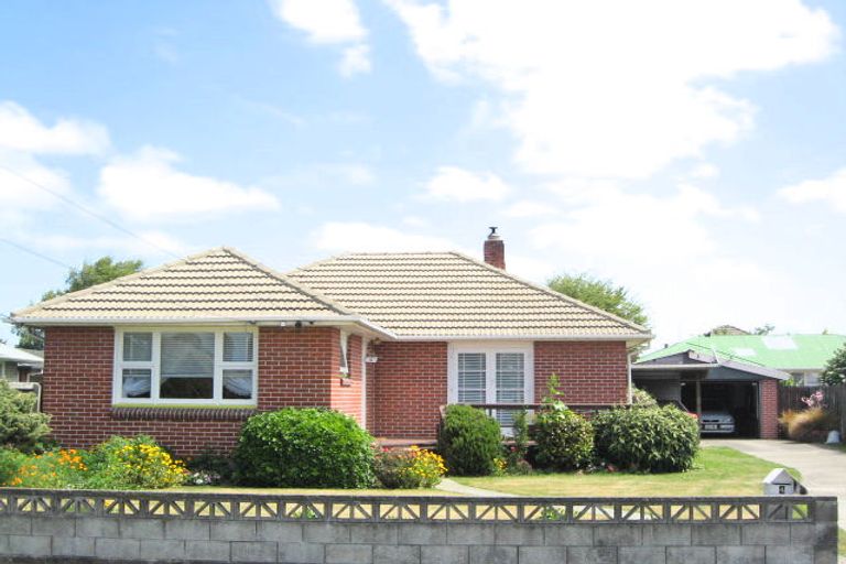 Photo of property in 4 Odie Place, Wainoni, Christchurch, 8061