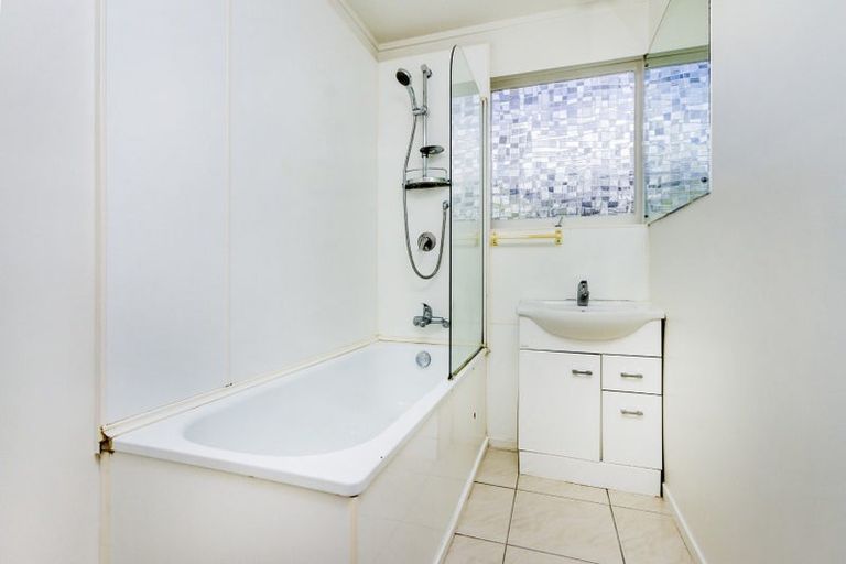 Photo of property in 1/91 Verran Road, Birkenhead, Auckland, 0626