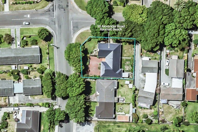 Photo of property in 38 Alexander Road, Raumati Beach, Paraparaumu, 5032