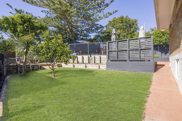 Photo of property in 6 Regal Place, Forrest Hill, Auckland, 0620