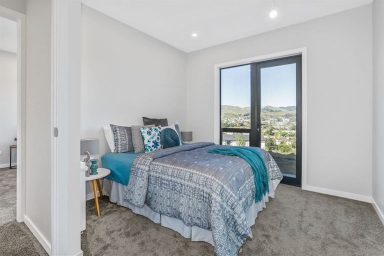 Photo of property in 29 Queen Charlotte Drive, Aotea, Porirua, 5024