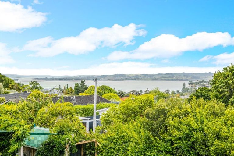 Photo of property in 39 Mellons Bay Road, Mellons Bay, Auckland, 2014