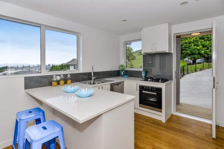 Photo of property in 30 Ngahere Views, Orewa, 0931