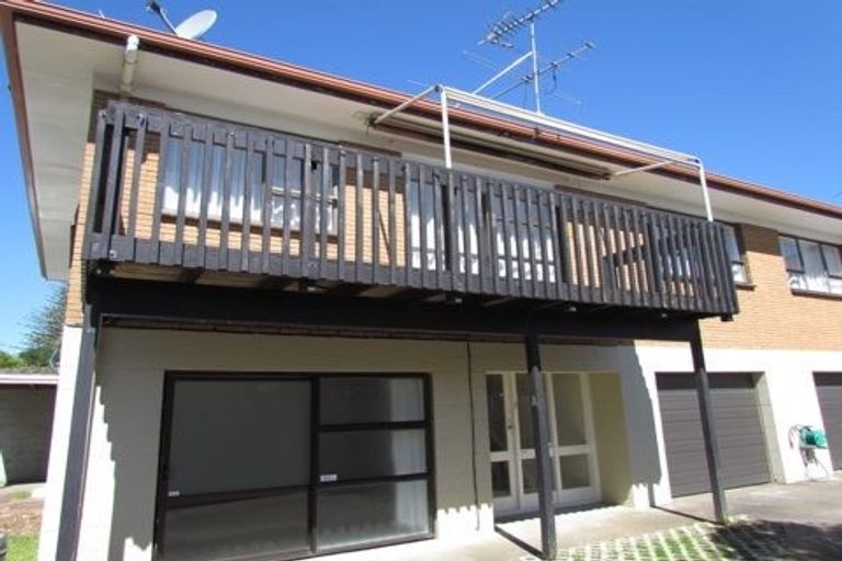 Photo of property in 1/53 Butley Drive, Farm Cove, Auckland, 2012