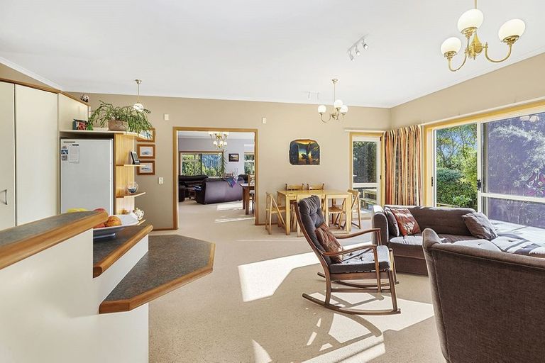 Photo of property in 4 Rangatira Road, Tawa, Wellington, 5028