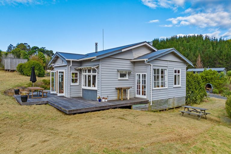 Photo of property in 1197 Pakiri Road, Tomarata, Wellsford, 0972