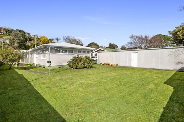 Photo of property in 42 Queens Road, Glen Avon, New Plymouth, 4312