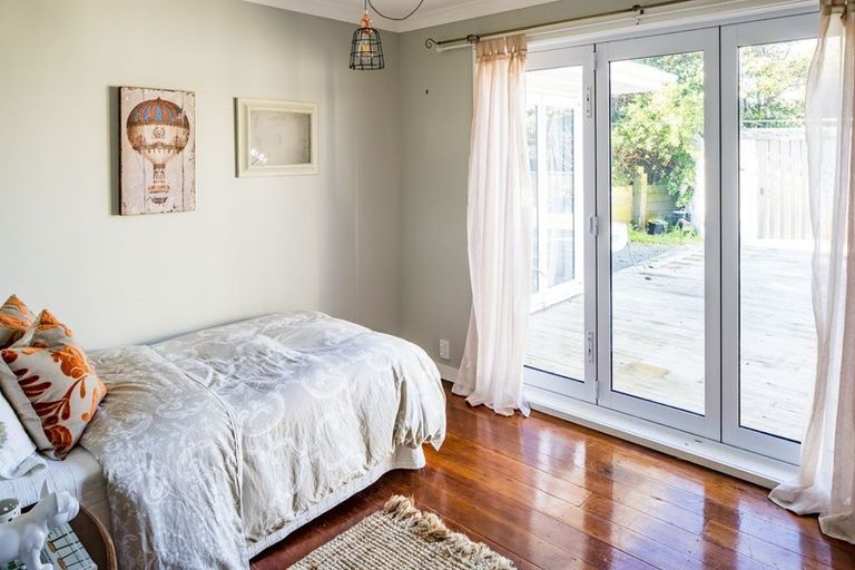 Photo of property in 71 Mana View Road, Paremata, Porirua, 5026