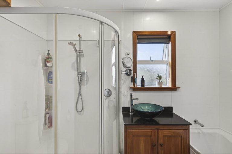 Photo of property in 5 Scott Street, Moturoa, New Plymouth, 4310