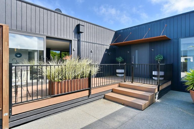 Photo of property in 102 Hills Road, Edgeware, Christchurch, 8013