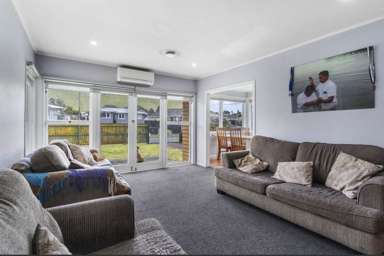 Photo of property in 16 Toatoa Place, Mangere Bridge, Auckland, 2022