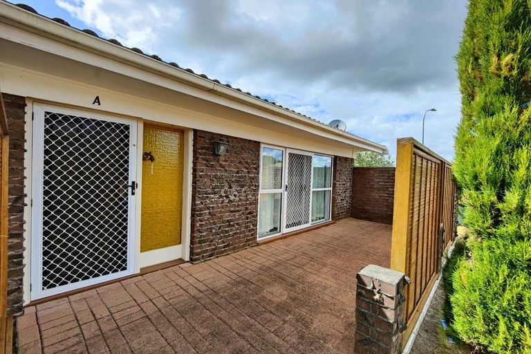 Photo of property in 1/12 Booker Place, Weymouth, Auckland, 2103