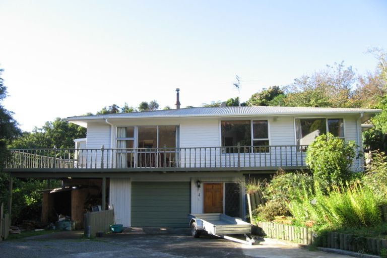 Photo of property in 4 Rokewa Way, Paparangi, Wellington, 6037