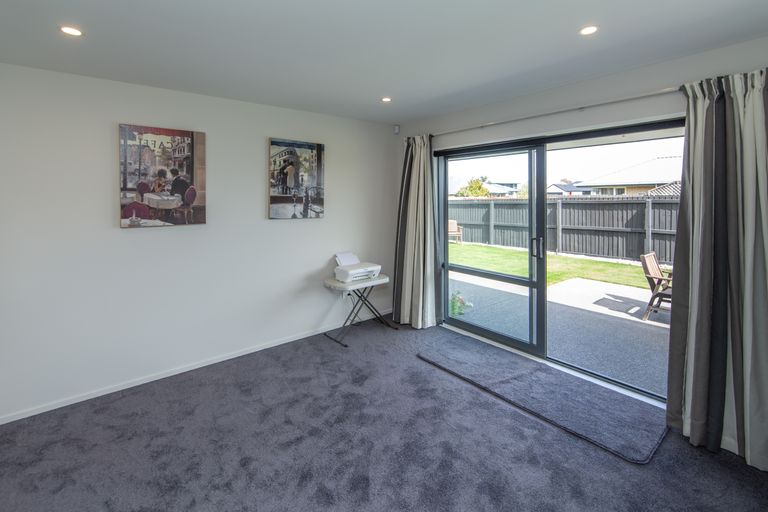 Photo of property in 28 Surfers Place, North New Brighton, Christchurch, 8083