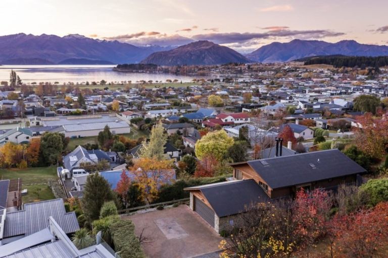 Photo of property in 7 Botting Place, Wanaka, 9305