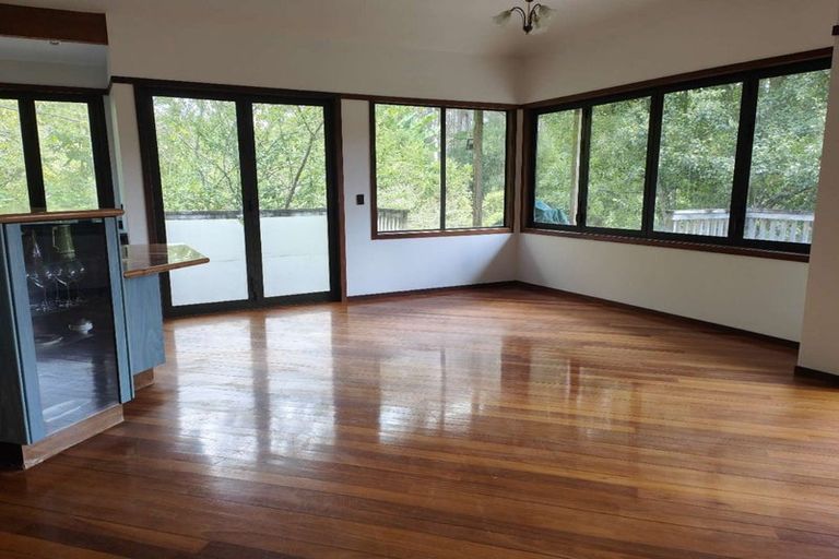 Photo of property in 1008c East Coast Road, Fairview Heights, Auckland, 0630