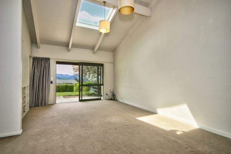 Photo of property in 4a Avalon Crescent, Fernhill, Queenstown, 9300