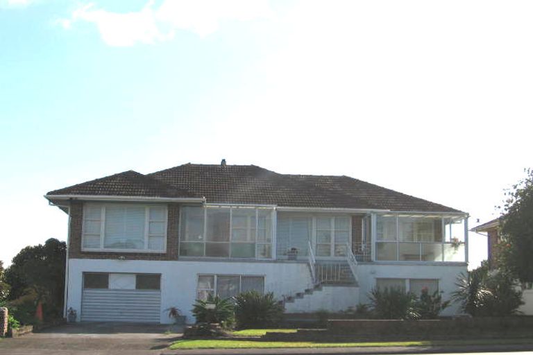 Photo of property in 4174 Great North Road, Glendene, Auckland, 0602