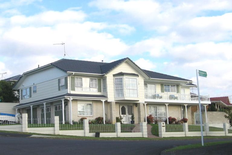 Photo of property in 2 Mosman Place, Chatswood, Auckland, 0626