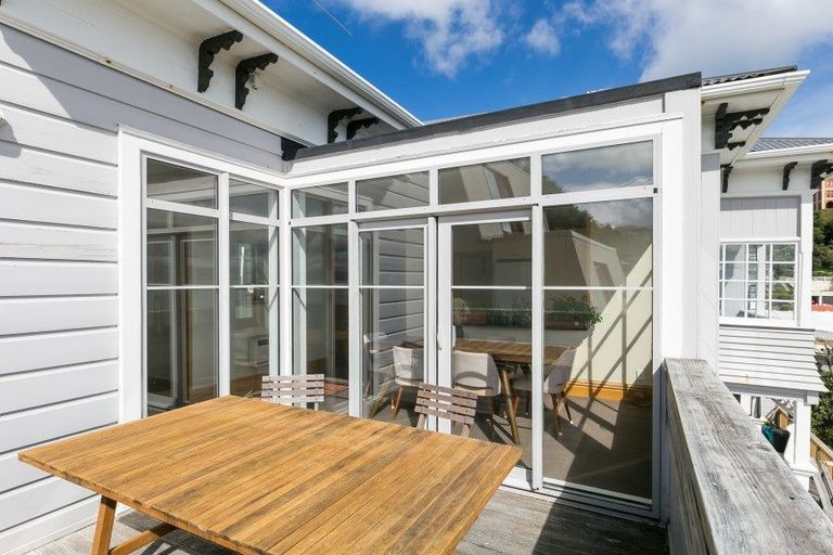 Photo of property in 218 Oriental Parade, Oriental Bay, Wellington, 6011