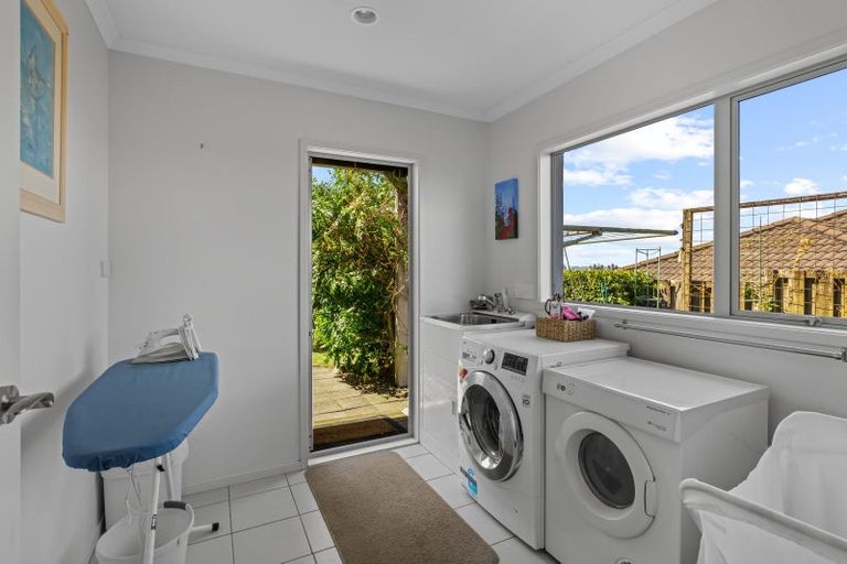 Photo of property in 60 Chesterfield Way, Orewa, 0931