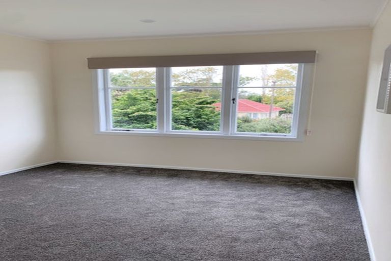 Photo of property in 18 Wilsher Crescent, Henderson, Auckland, 0612