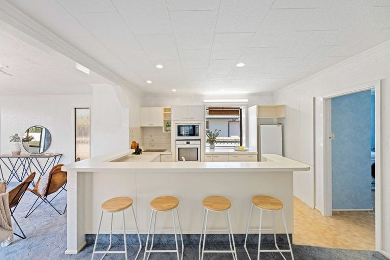 Photo of property in 12 Fairmont Place, Hornby, Christchurch, 8042