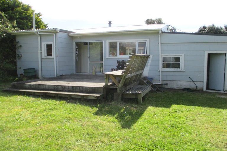 Photo of property in 8 Mahoe Street, Otaki Beach, Otaki, 5512