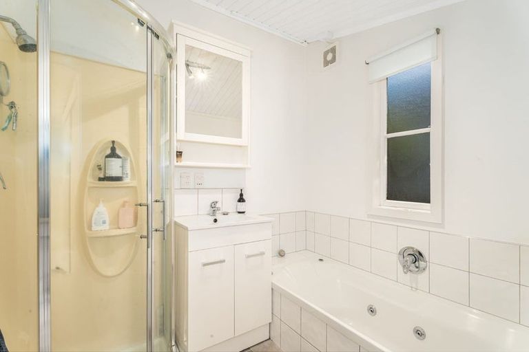 Photo of property in 26 Kauri Street, Eastbourne, Lower Hutt, 5013