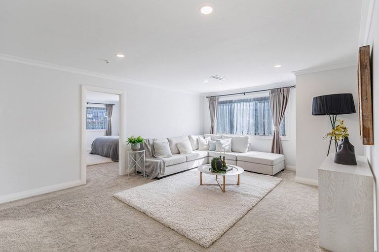 Photo of property in 2 Caldwell Place, Pinehill, Auckland, 0632