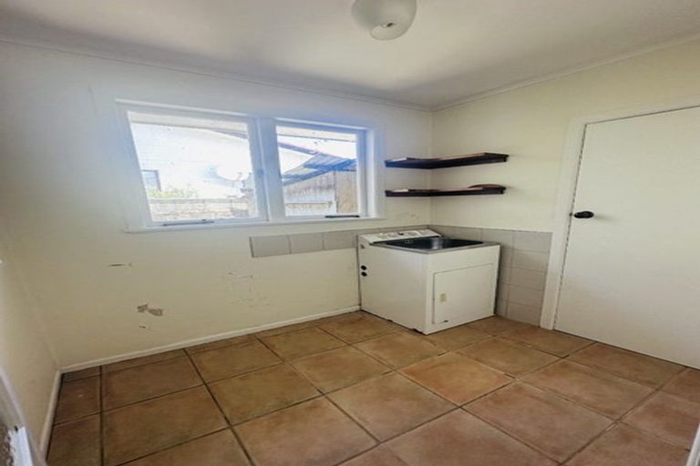 Photo of property in 105 Selwyn Crescent, Forrest Hill, Auckland, 0620