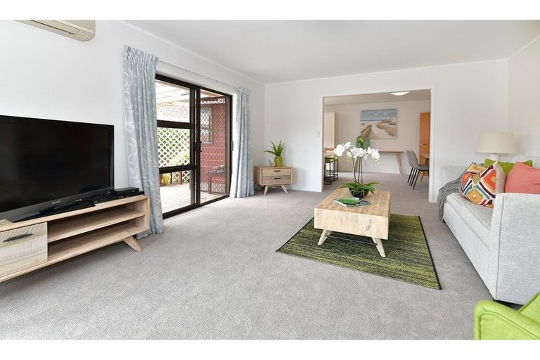 Photo of property in 29 Edward Avenue, Orewa, 0931