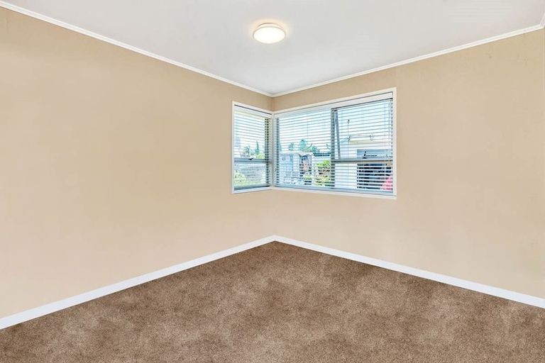 Photo of property in 13 Harmel Road, Glendene, Auckland, 0602