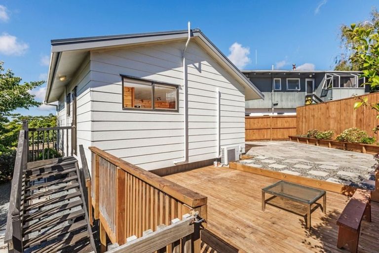 Photo of property in 2/33 Woodstock Road, Forrest Hill, Auckland, 0620