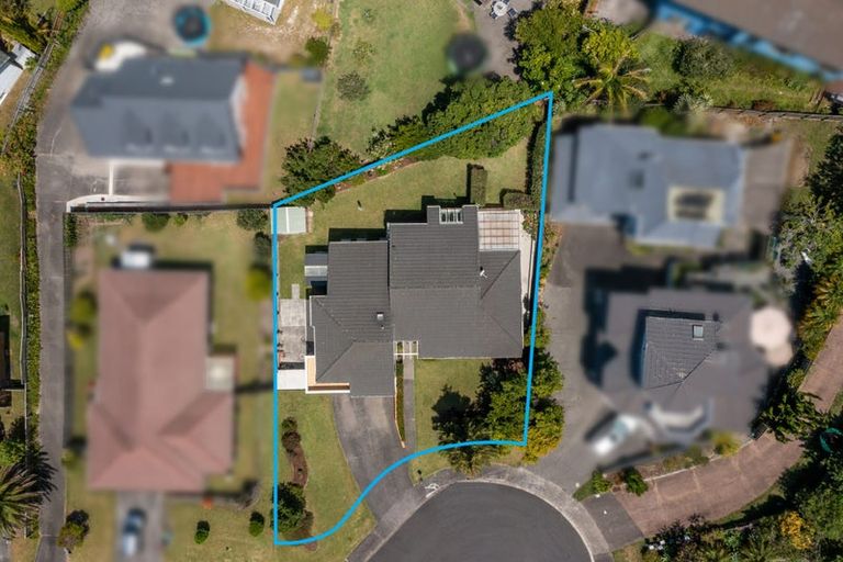 Photo of property in 20 Ronald Macken Place, Windsor Park, Auckland, 0632